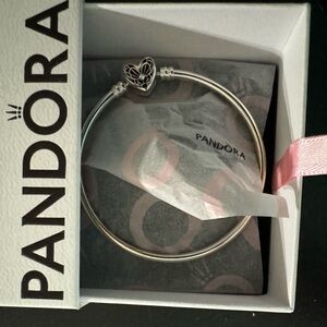 Pandora bangle bracelet with heart clasp
